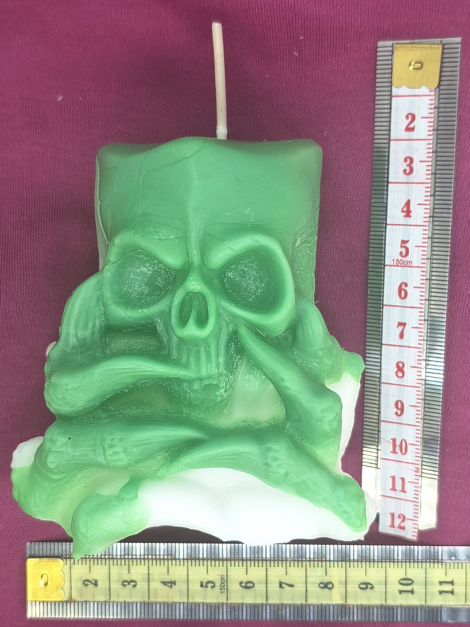 Veladora Cara y Manos CalaVera Para Proteccion Color Base Blanco con Tonos Verdes_B